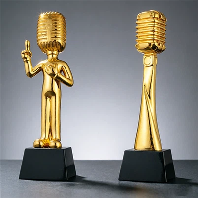 Piala Mikrofon Emas